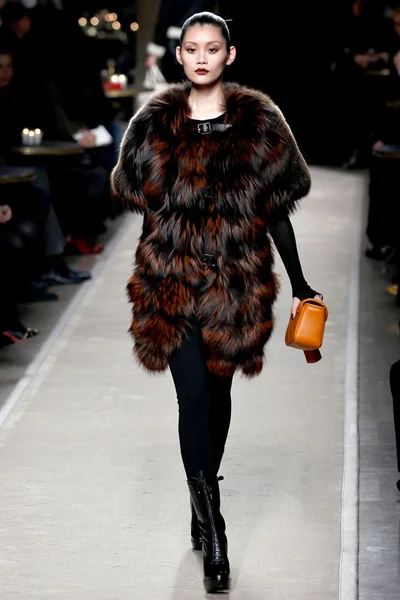 Look 12